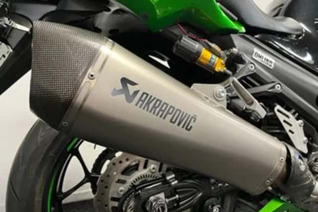 Kawasaki ZZR1400 (2016) thumbnail 3