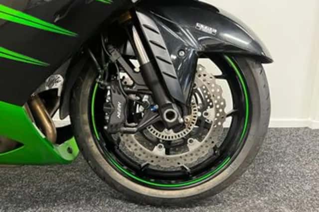 Kawasaki ZZR1400 (2016) thumbnail 5