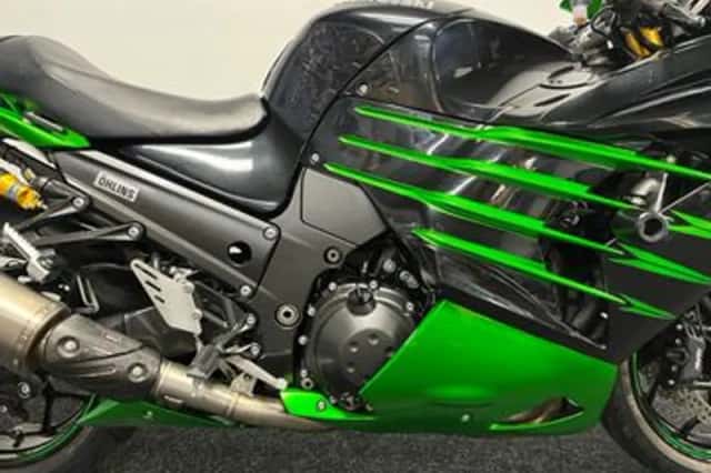 Kawasaki ZZR1400 (2016) thumbnail 6