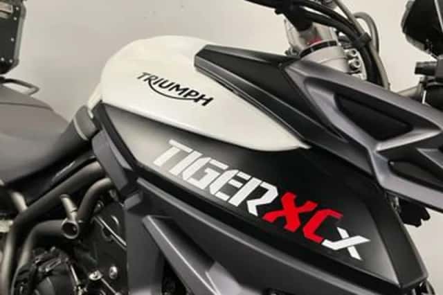 Triumph Tiger 800 XCX (2015) thumbnail 3