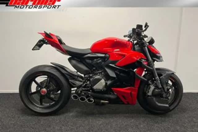 Ducati Streetfighter V2 (2022) thumbnail 1