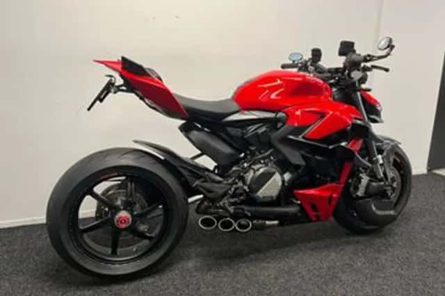 Ducati Streetfighter V2 (2022) thumbnail 4