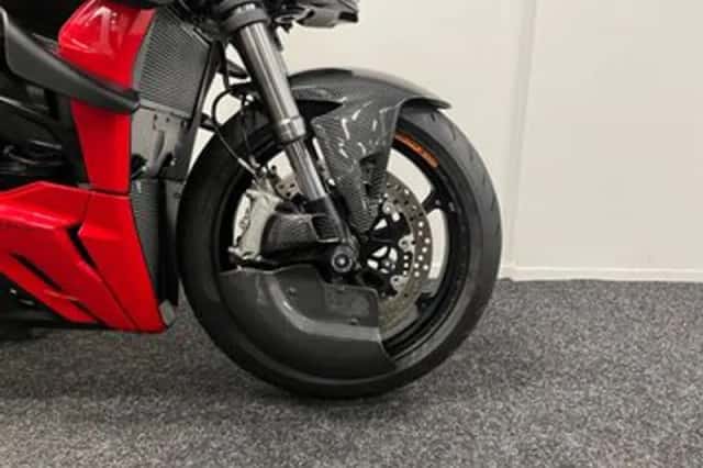 Ducati Streetfighter V2 (2022) thumbnail 5