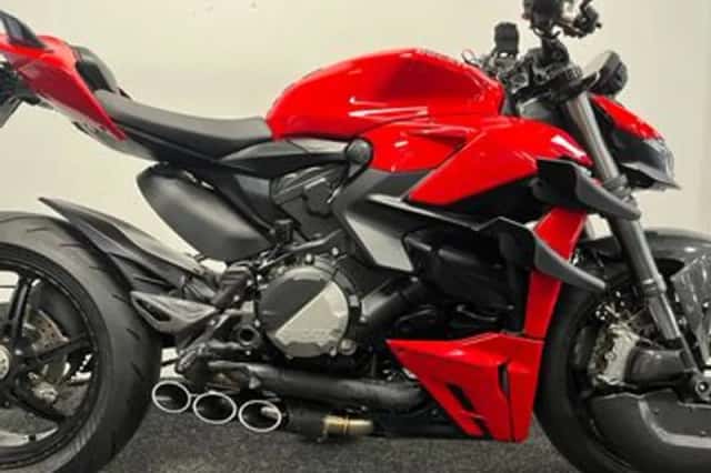 Ducati Streetfighter V2 (2022) thumbnail 6