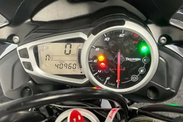Triumph Street Triple R (2013) thumbnail 2