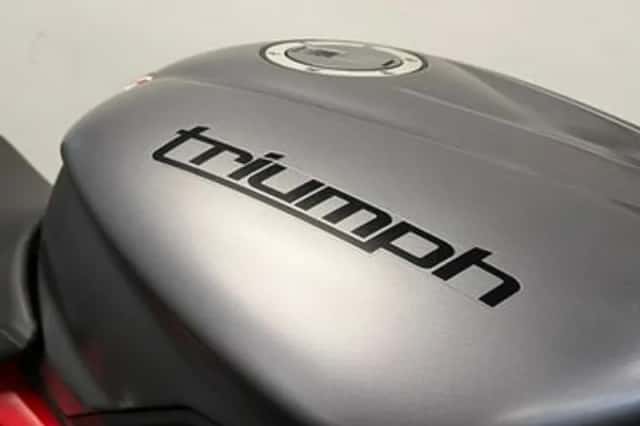 Triumph Street Triple R (2013) thumbnail 3