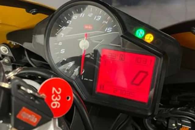 Aprilia RSV 4R (2013) thumbnail 2