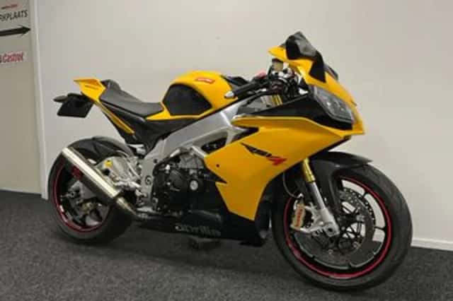 Aprilia RSV 4R (2013) thumbnail 4