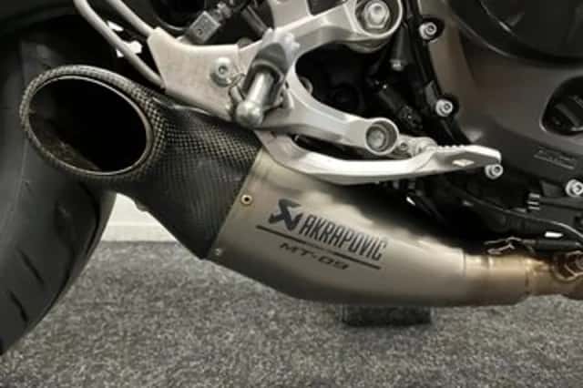 Yamaha MT-09 (2016) thumbnail 3