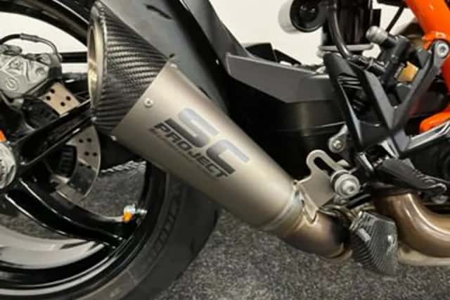 KTM 1290 SuperDuke R (2021) thumbnail 3