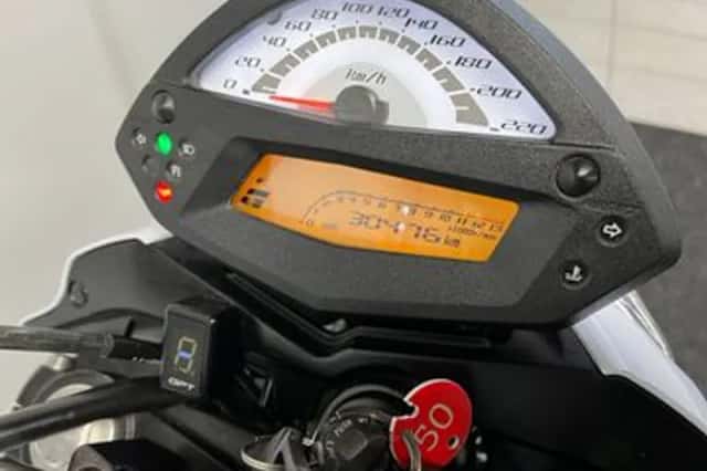 Kawasaki Er-6n (2009) thumbnail 2