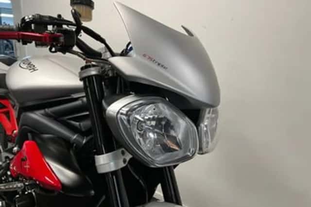 Triumph Street Triple RX (2016) thumbnail 5