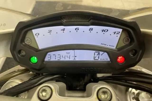 Ducati M 796 (2010) thumbnail 2