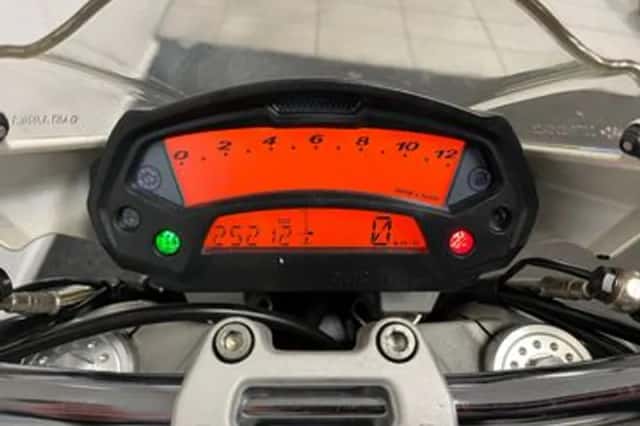 Ducati M 696 (2011) thumbnail 2