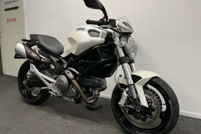 Ducati M 696 (2011) thumbnail 3