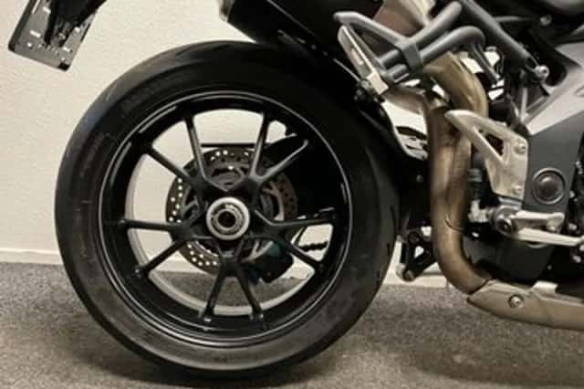 Triumph Speed Triple 1050 (2012) thumbnail 5