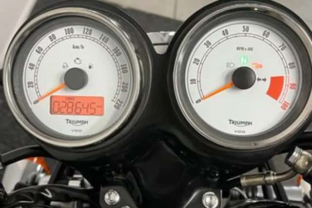 Triumph Thruxton 900 (2012) thumbnail 2