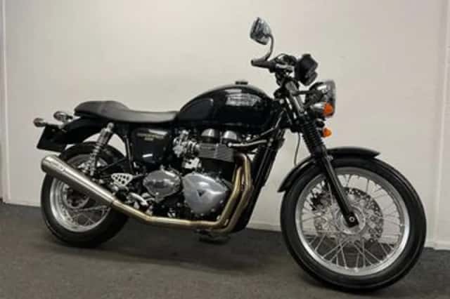 Triumph Thruxton 900 (2012) thumbnail 4