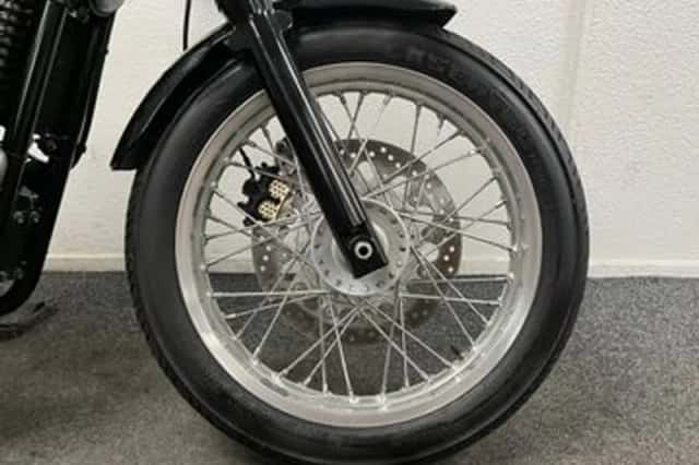 Triumph Thruxton 900 (2012) thumbnail 6