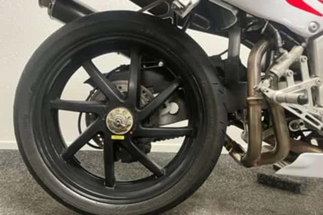 Honda RVF 400 (1994) thumbnail 5