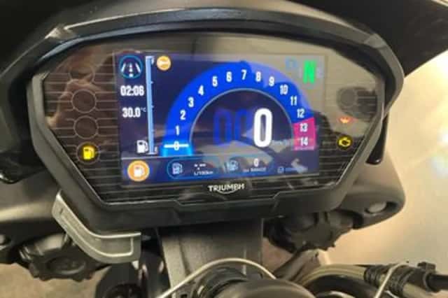 Triumph Street Triple RS (2017) thumbnail 2