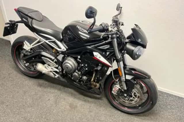 Triumph Street Triple RS (2017) thumbnail 3