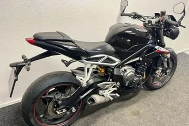 Triumph Street Triple RS (2017) thumbnail 4