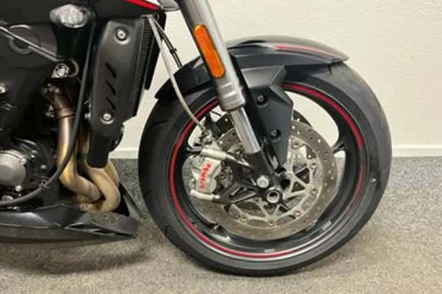 Triumph Street Triple RS (2017) thumbnail 5