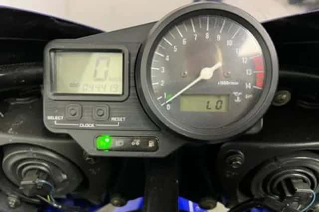 Yamaha YZF-R1 (1998) thumbnail 2