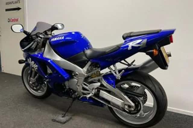 Yamaha YZF-R1 (1998) thumbnail 3