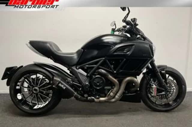 Ducati Diavel (2015) thumbnail 1