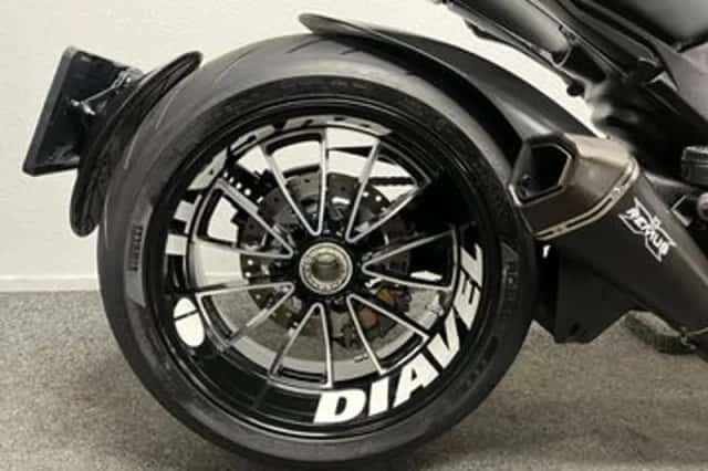 Ducati Diavel (2015) thumbnail 5