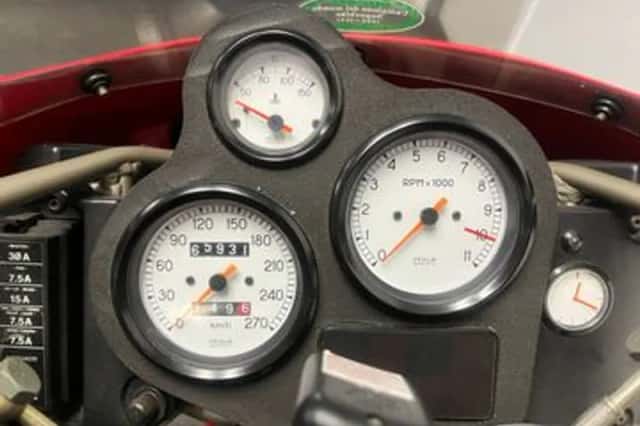 Ducati 888 Strada (1994) thumbnail 2