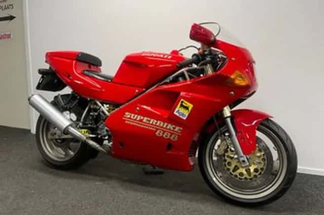 Ducati 888 Strada (1994) thumbnail 3
