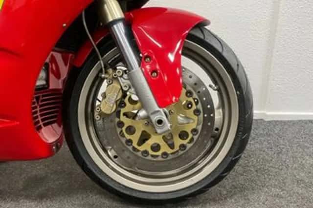 Ducati 888 Strada (1994) thumbnail 5