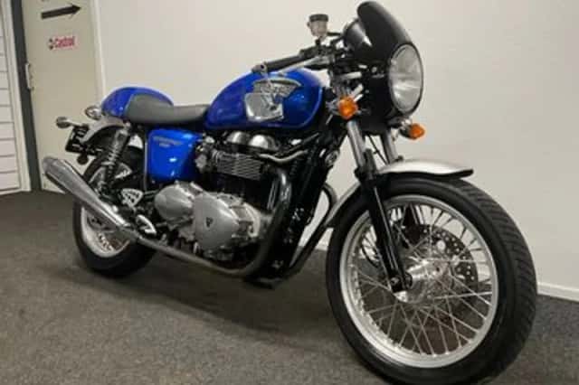 Triumph Thruxton 900 (2005) thumbnail 3