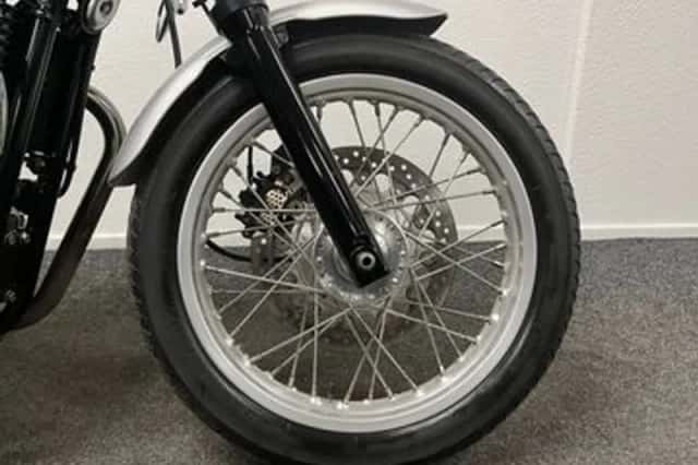Triumph Thruxton 900 (2005) thumbnail 5