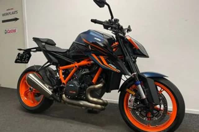 KTM 1290 Super Duke (2024) thumbnail 3