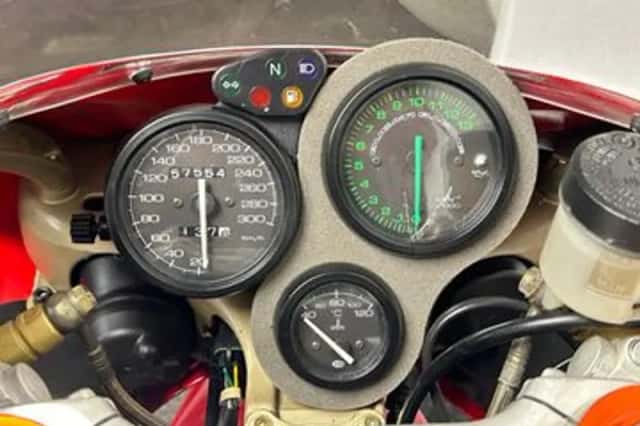 Ducati 916 (1998) thumbnail 2