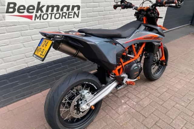 KTM 690 SMC (2021) thumbnail 3