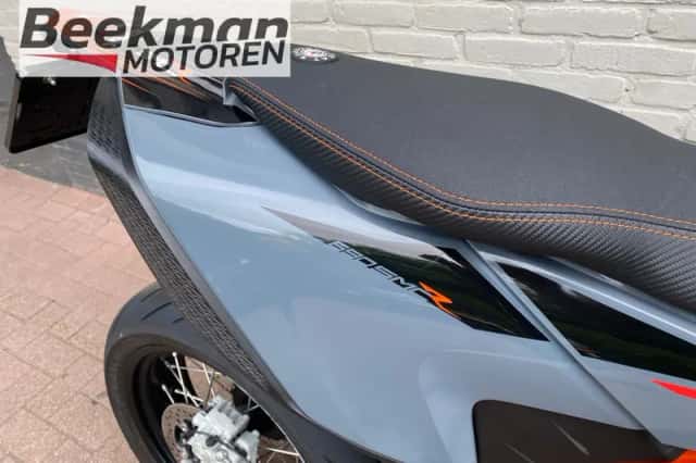 KTM 690 SMC (2021) thumbnail 5
