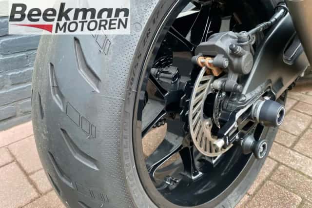 Yamaha YZF-R1 (2015) thumbnail 4
