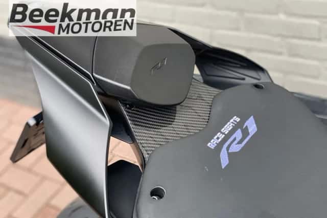 Yamaha YZF-R1 (2015) thumbnail 6