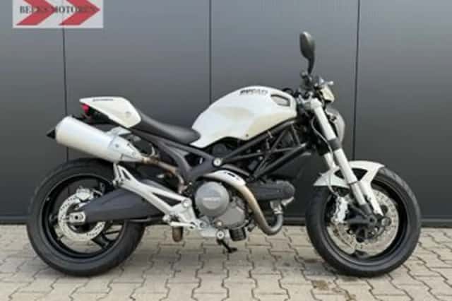 Ducati Monster 696 (2010) thumbnail 1