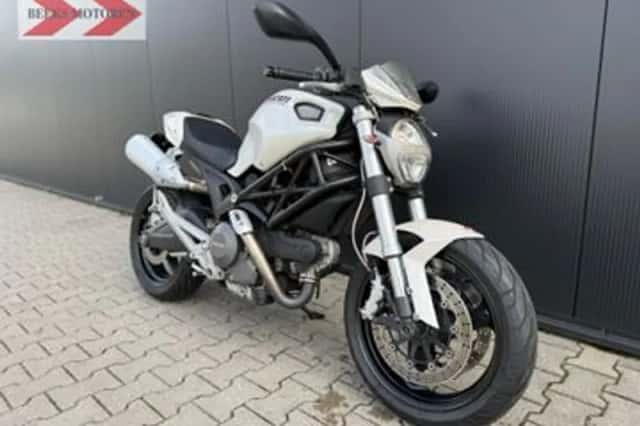 Ducati Monster 696 (2010) thumbnail 2