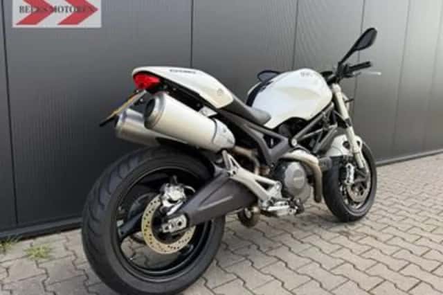 Ducati Monster 696 (2010) thumbnail 3