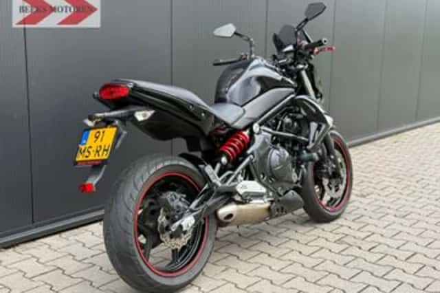 Kawasaki Er-6n (2010) thumbnail 3