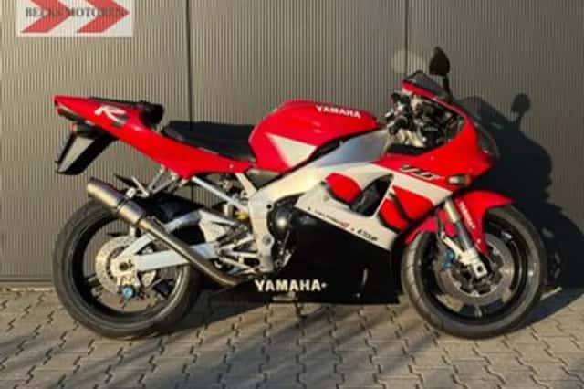 Yamaha YZF-R1 (2000) thumbnail 1