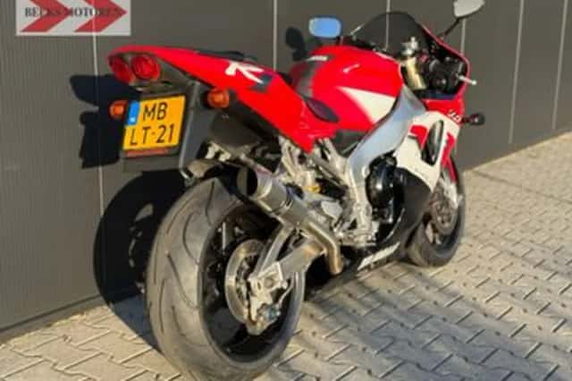 Yamaha YZF-R1 (2000) thumbnail 3