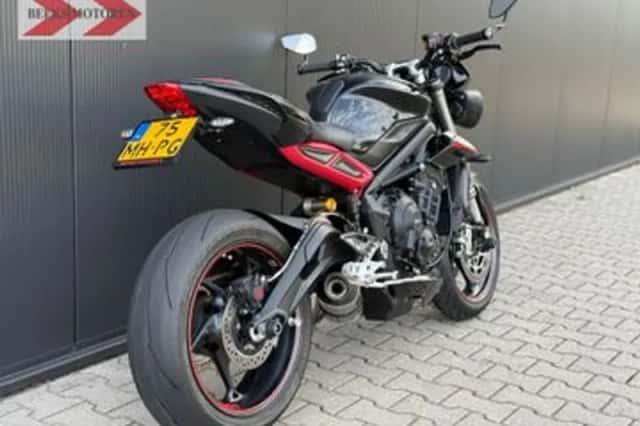 Triumph Street Triple RS (2017) thumbnail 3